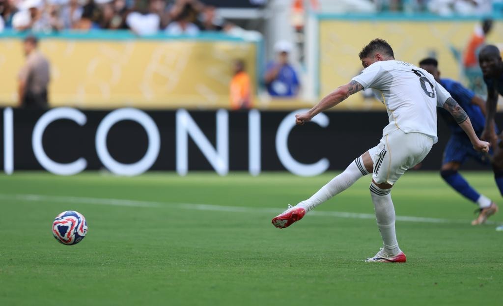 德转列中锋身价榜：哈兰德1.8亿欧居首，姆巴佩第二